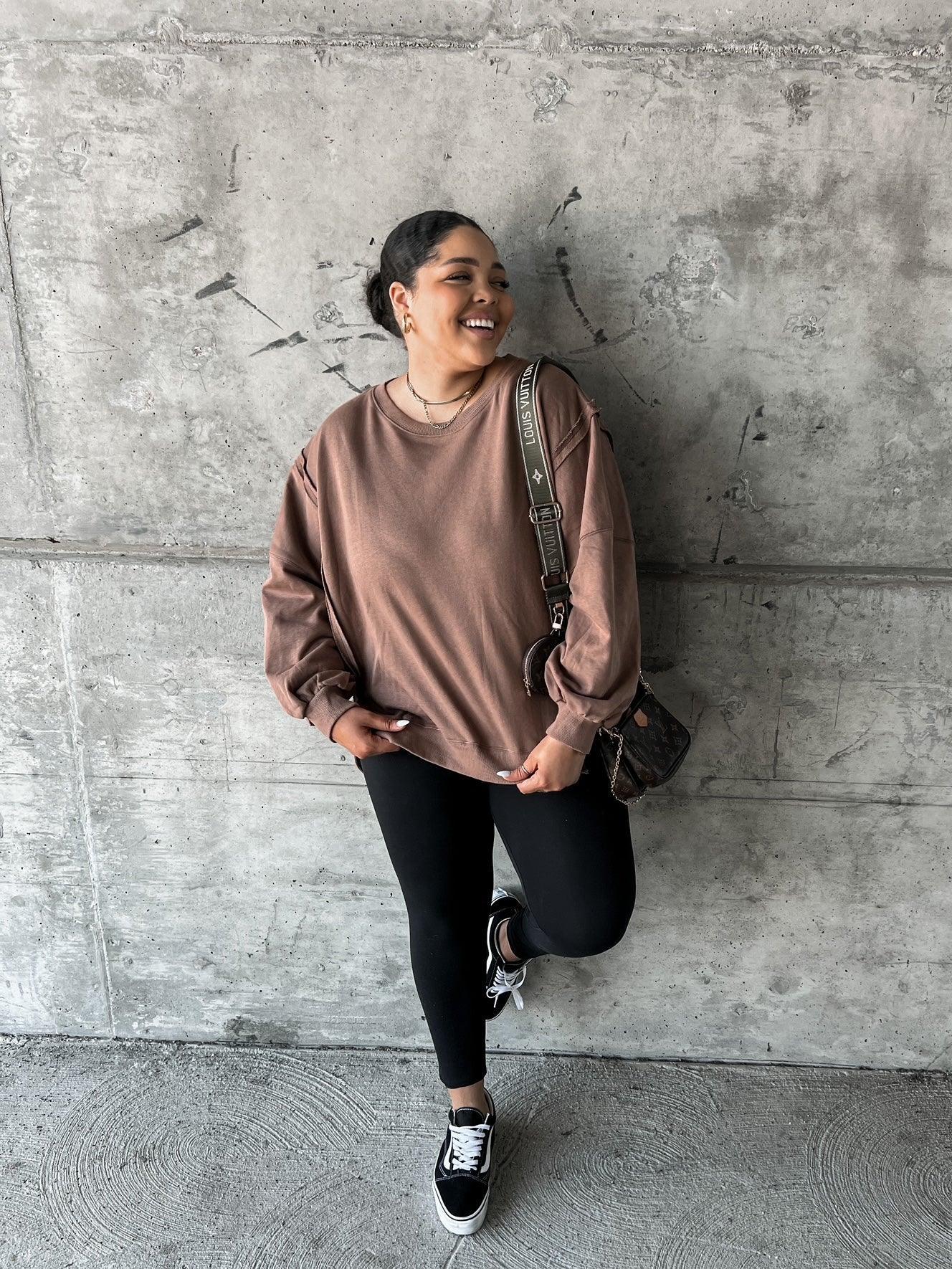 brown sweatshirt outfit women
